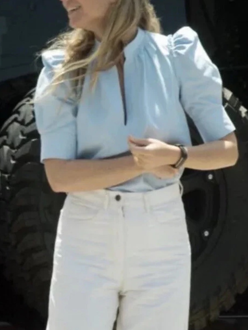 G. Label By Goop Kelsey V Neck Popover! Size 4 Nwot Baby Blue Amazing — image 3 of 6